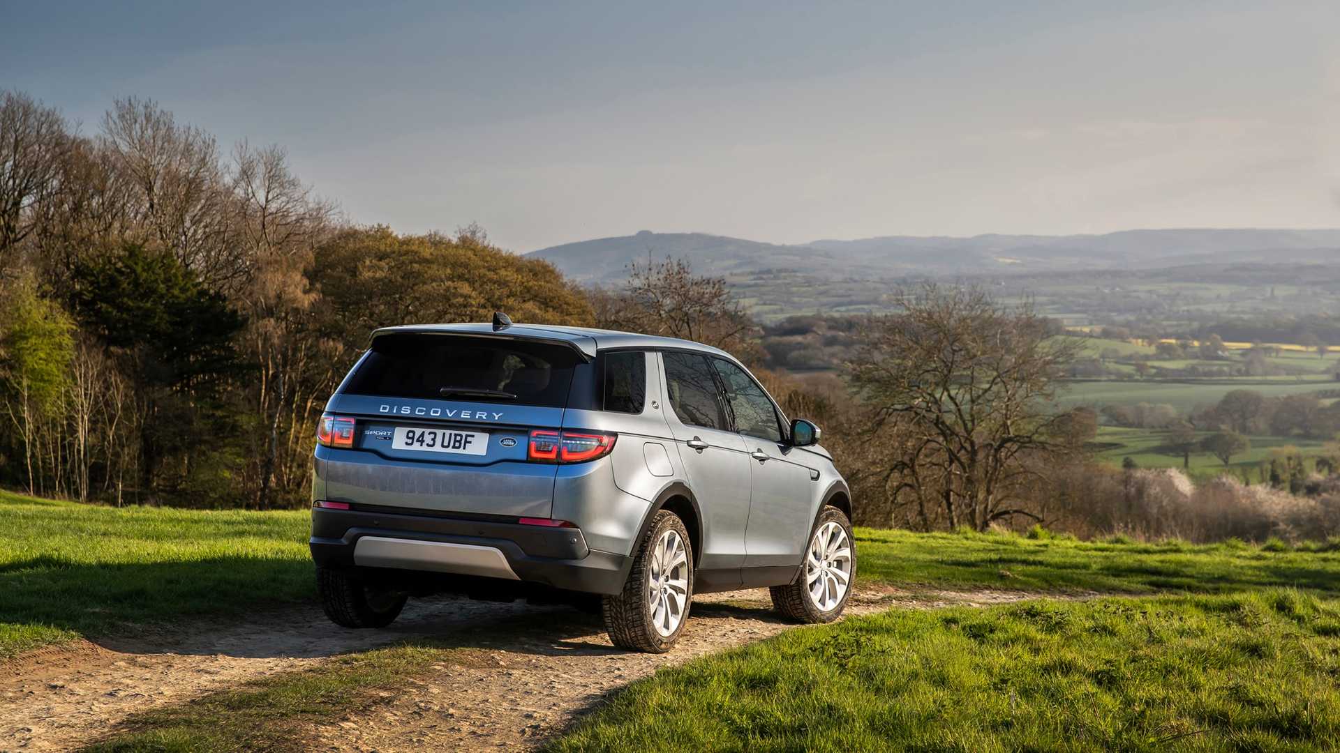 Facelifted Land Rover Discovery Sport debuts mild-hybrid engine