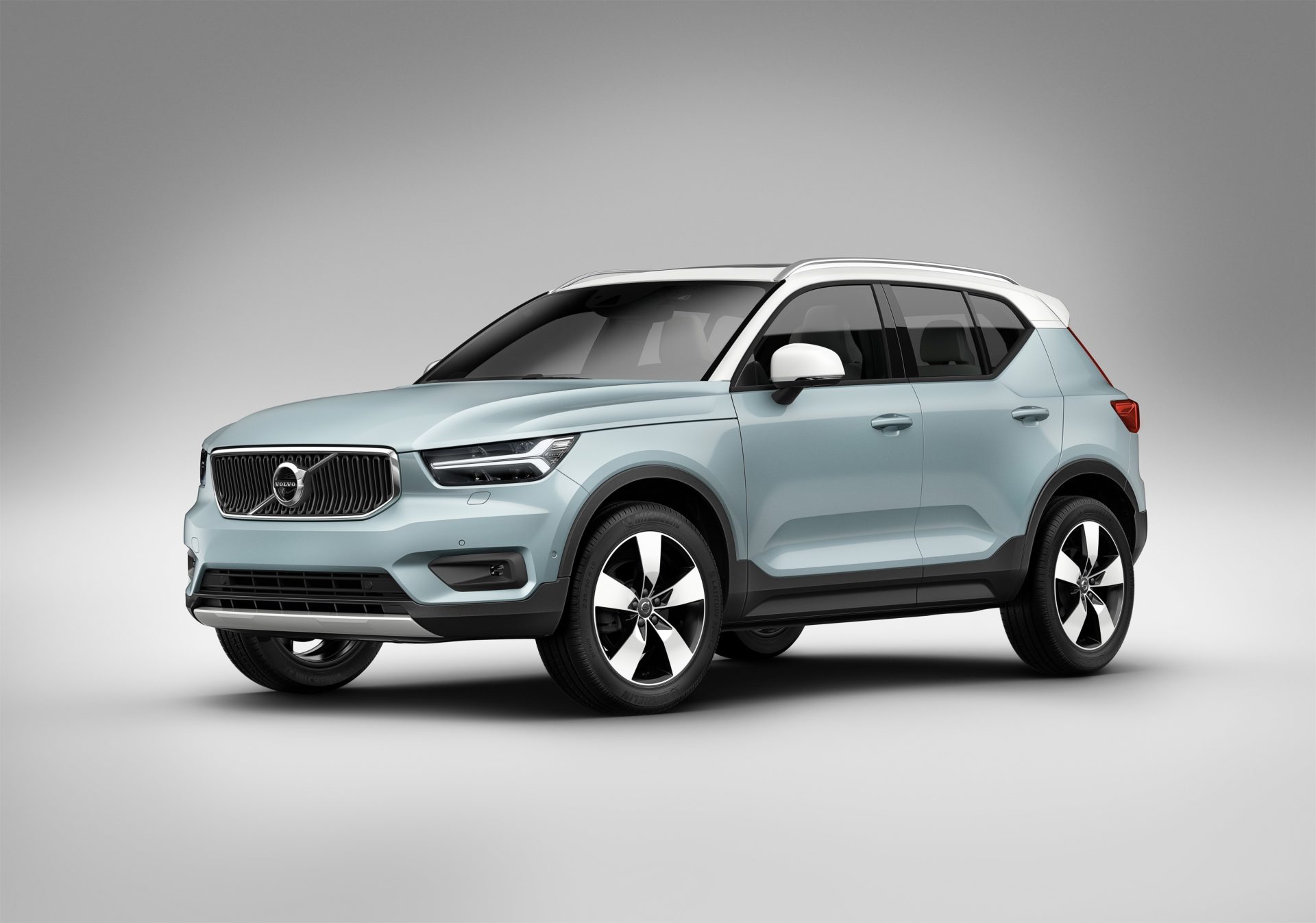 Volvo XC40 Momentum And Inscription Variants Coming Soon To India CarSaar